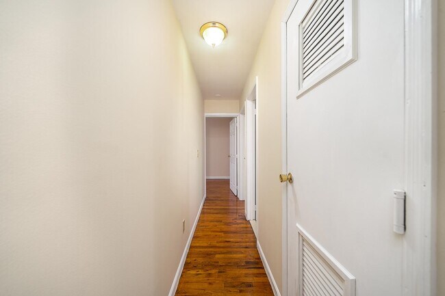 Building Photo - 524 4th St