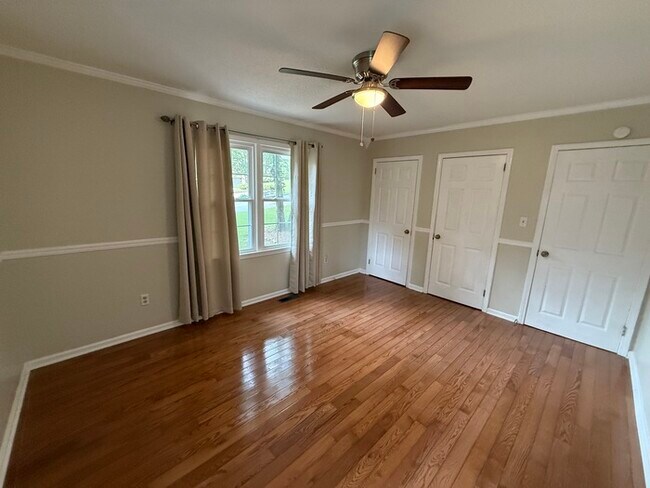Building Photo - 5556 Hunters Hill Rd