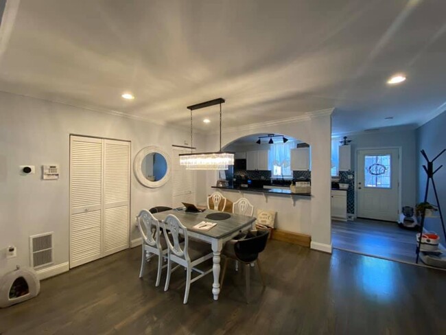 Building Photo - Lovely 3 Bedroom Townhouse in Southwest Wa...