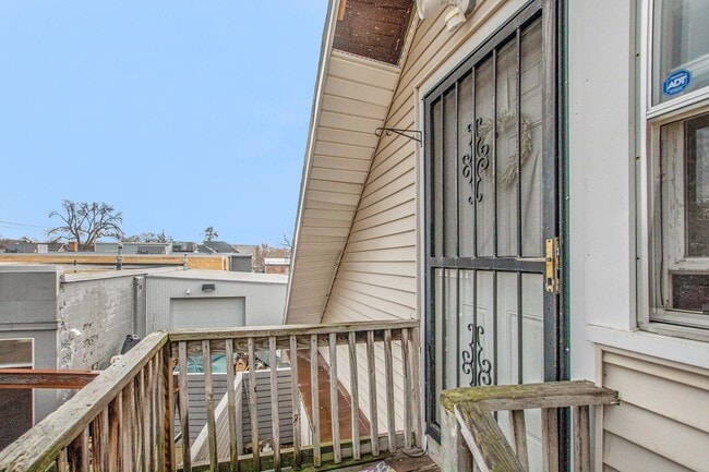 Building Photo - 410 Eureka Ave SE