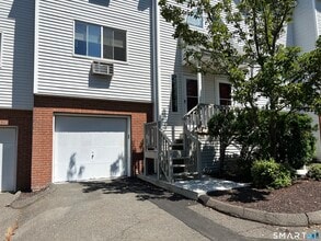 Building Photo - 925 Oronoke Rd