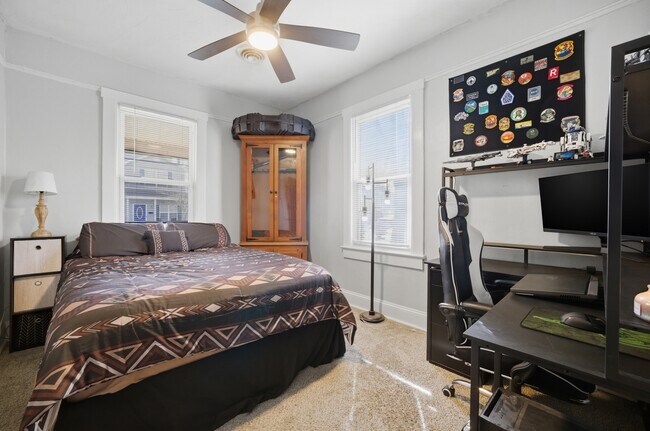 Building Photo - 1080 Green St