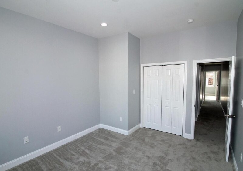 Building Photo - 703 Portland St