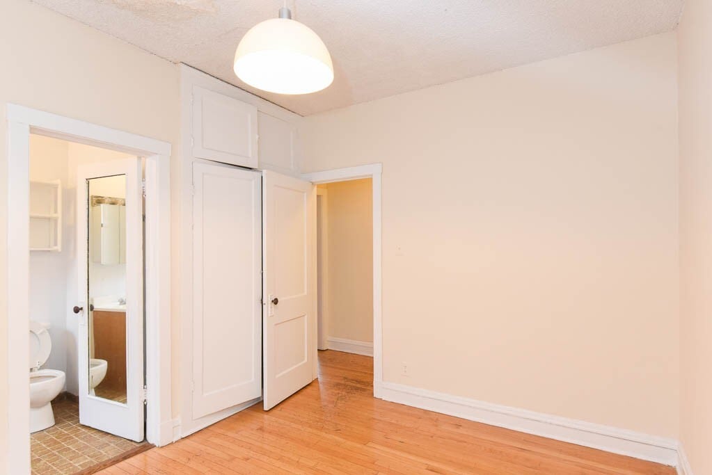 Building Photo - 3626 N Racine Ave