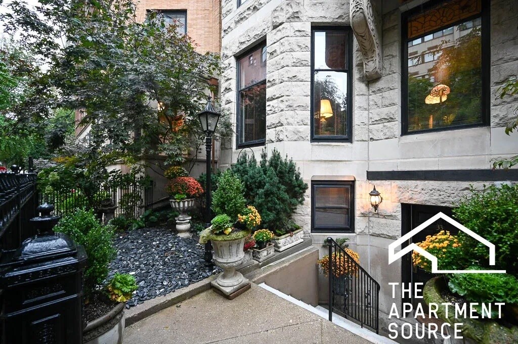 Building Photo - 33 E Division St