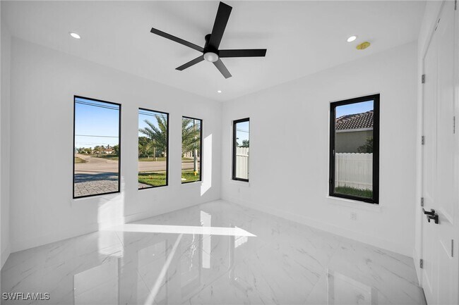Building Photo - 4016 Chiquita Blvd S