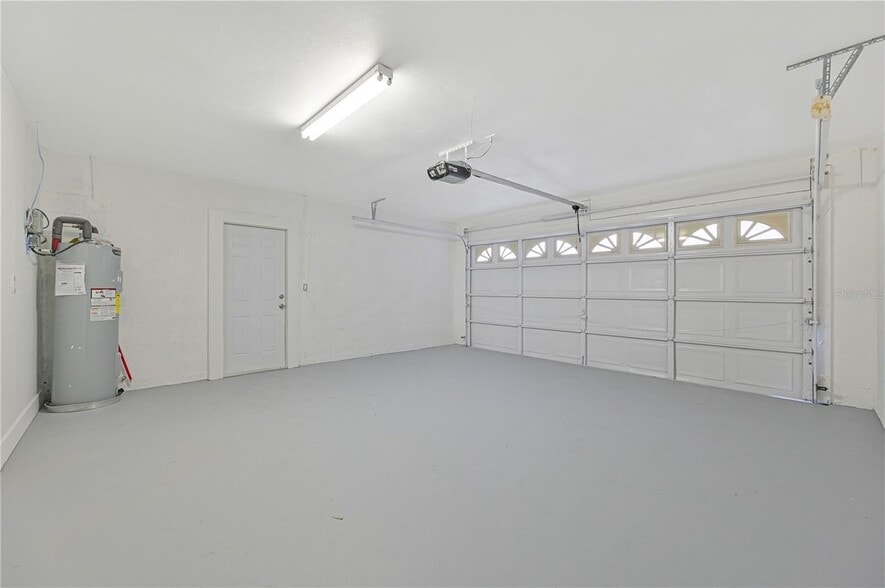 Building Photo - 3832 Sabal Springs Blvd