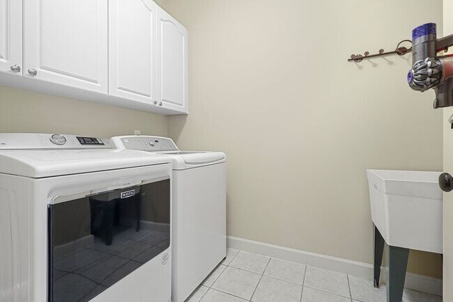 Building Photo - 2381 Oak Grove Meadows