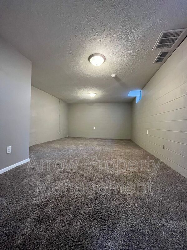 Building Photo - 1309 S 10th St