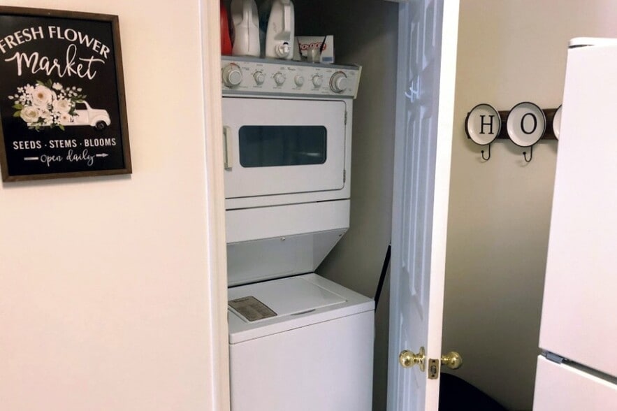 Full size washer/dryer - 12000 Taliesin Pl