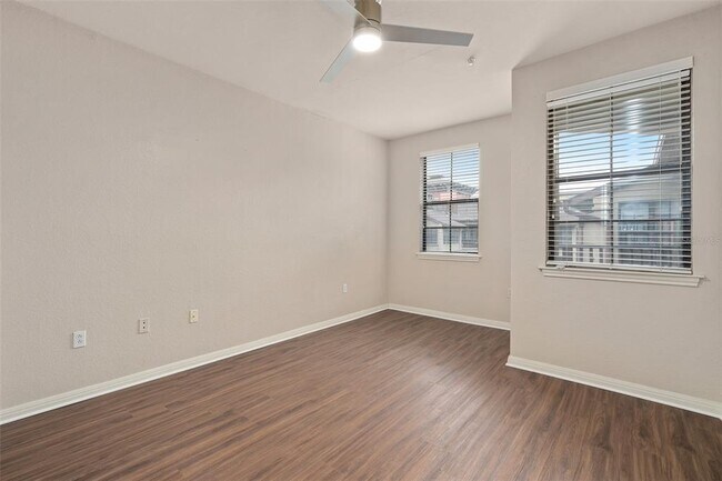 Building Photo - 911 N Orange Ave