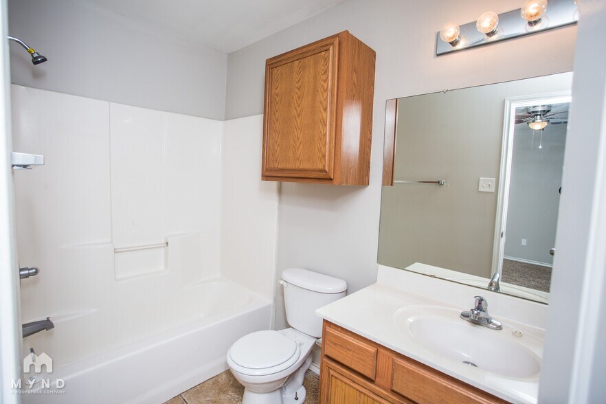 Building Photo - 514 N Brentwood Ave