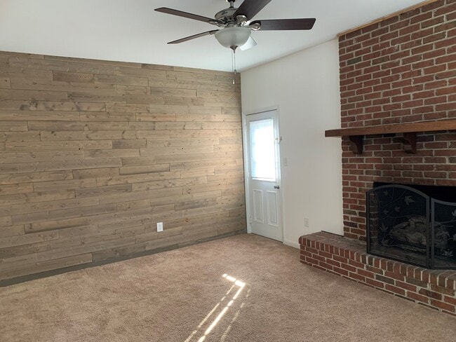 Building Photo - 23 Edith Dr