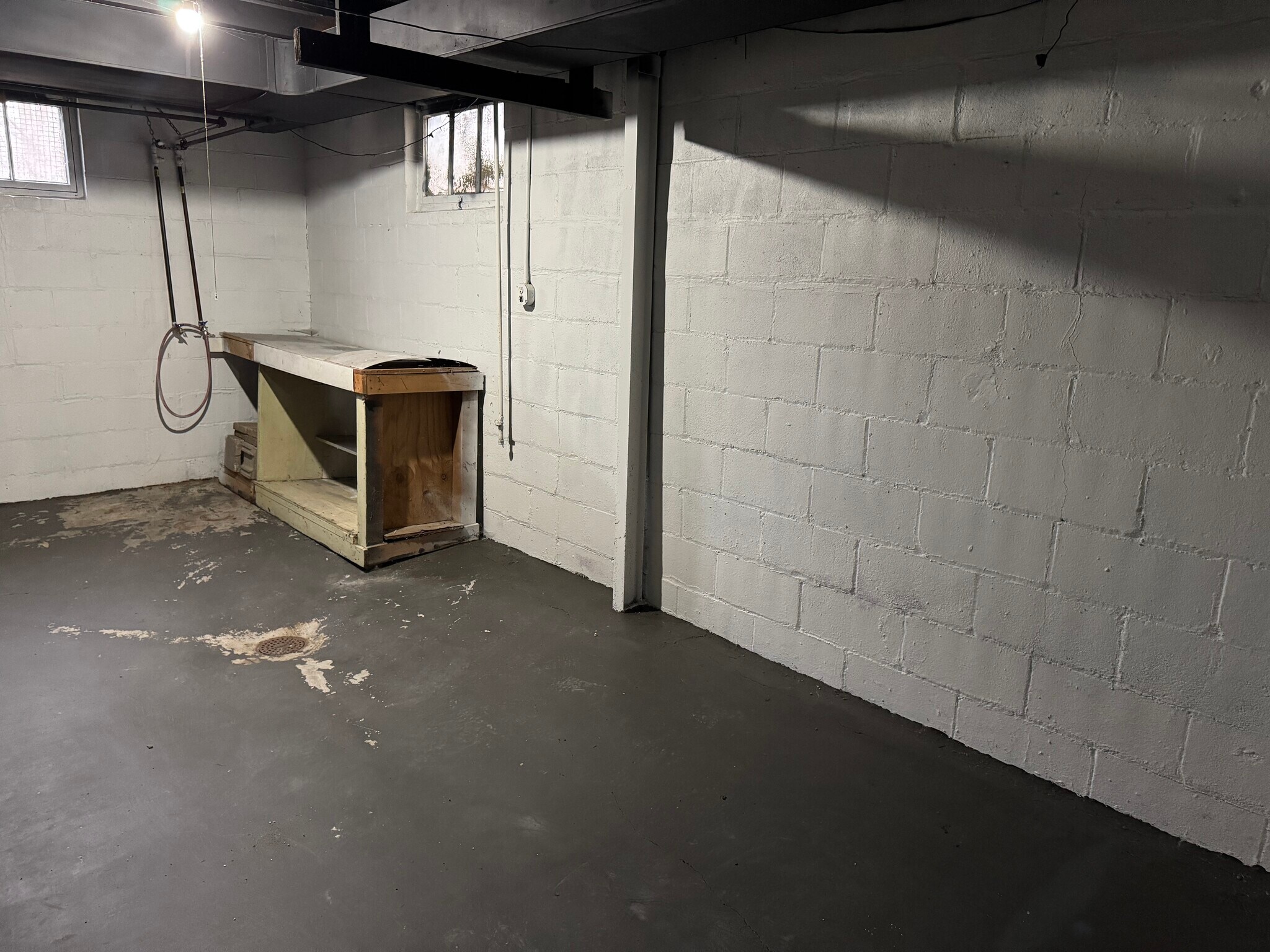 Building Photo - 824 Tremont Ave