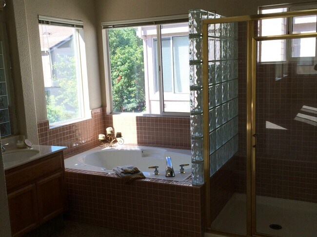 Building Photo - 2516 Yorkshire Dr
