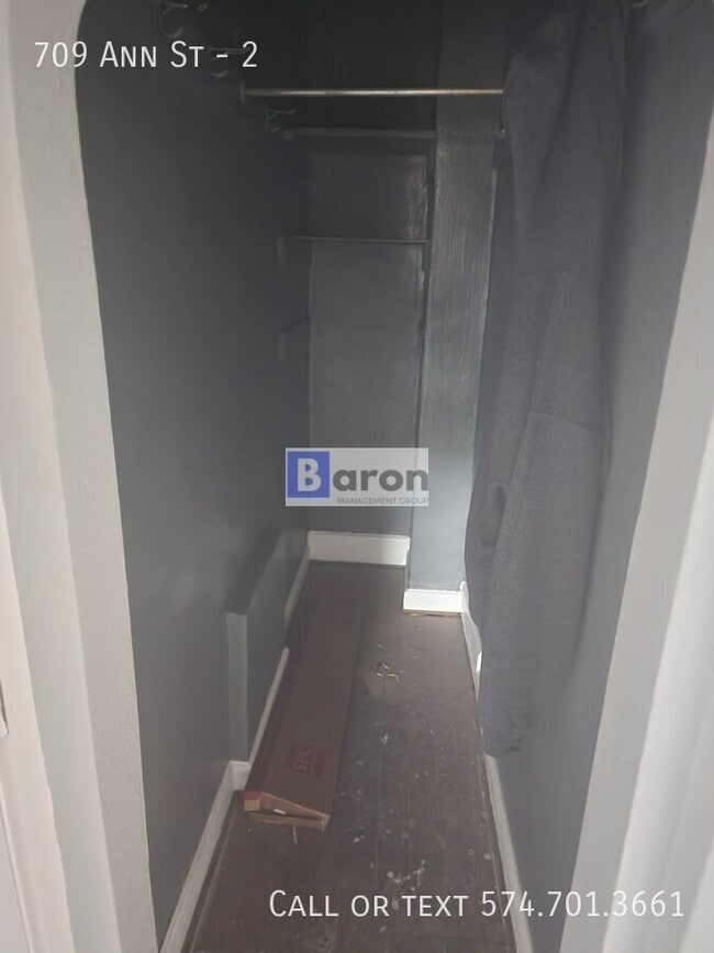 Building Photo - 709 Ann St