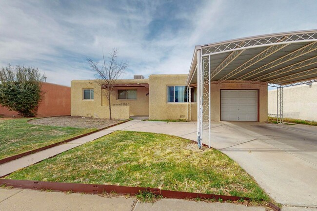 Building Photo - Gated Newer Pueblo 3/BD 1.75/BA 1/CG 2/CP ...