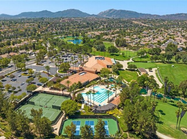Building Photo - Beautiful 4 bedroom Temecula home sitting ...