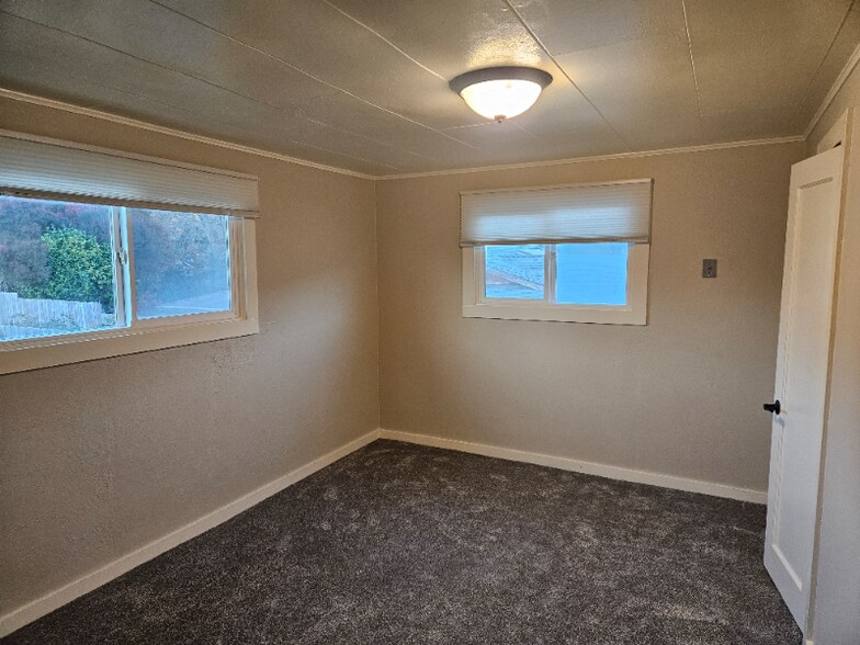 Building Photo - 641 1/2 4th Ave