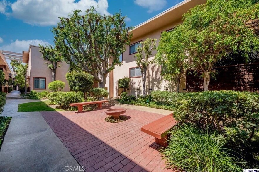 Building Photo - 5403 Newcastle Ave