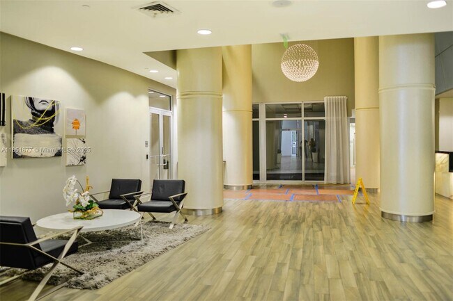 Building Photo - 1750 N Bayshore Dr