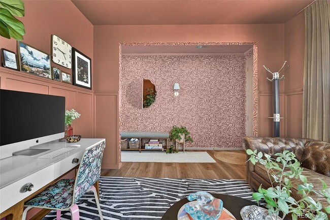 Building Photo - 949 N Undergrove Way