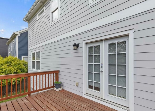 Building Photo - 3 Bed 2.5 Bath East Nashville Home - Deck ...