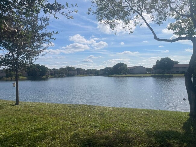 Building Photo - 9878 Nob Hill Ct