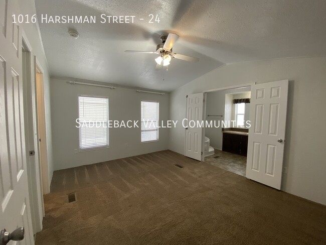 Building Photo - Spacious 3 bedroom / 2 full bathroom