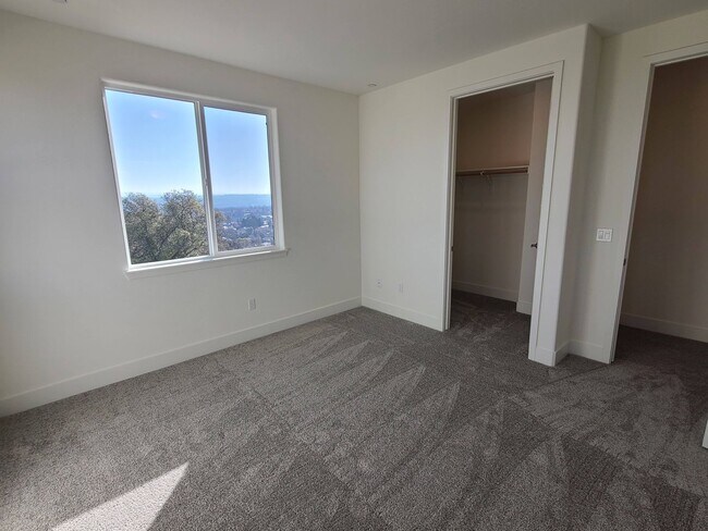 Building Photo - BEAUTIFUL BRAND NEW "NEXT-GEN" HOME W/ SOLAR & SIERRA VIEWS!!