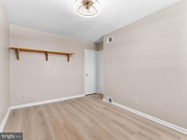 Building Photo - 3321 Fairdale Rd