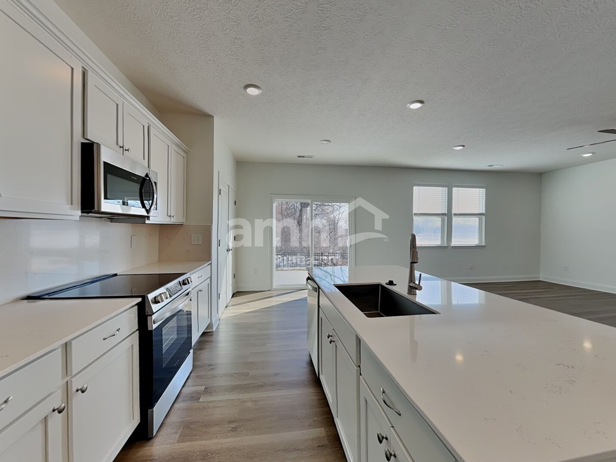 Building Photo - 9040 Henley Ave
