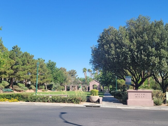 Building Photo - Beautiful 4 Bedroom Home in Green Valley