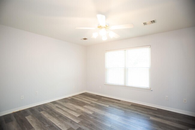 Building Photo - 104 Cotton Ln