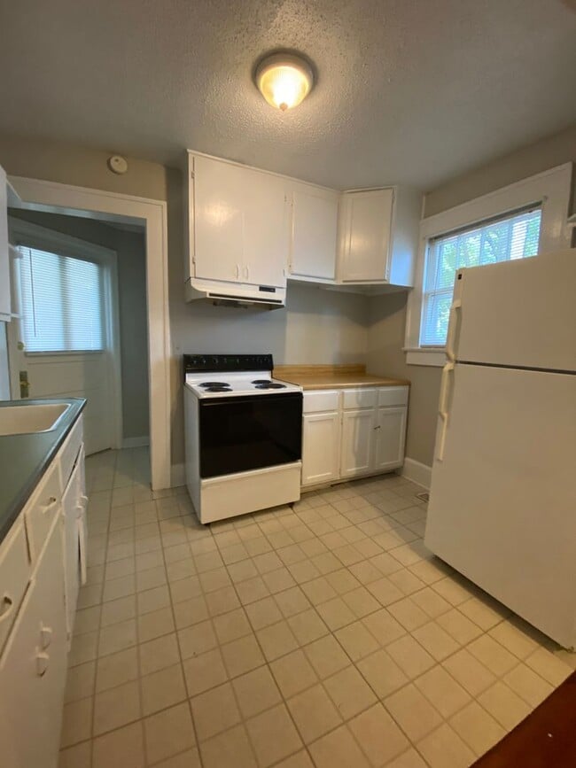 Building Photo - Perfect home with 2 kitchens at NCSU