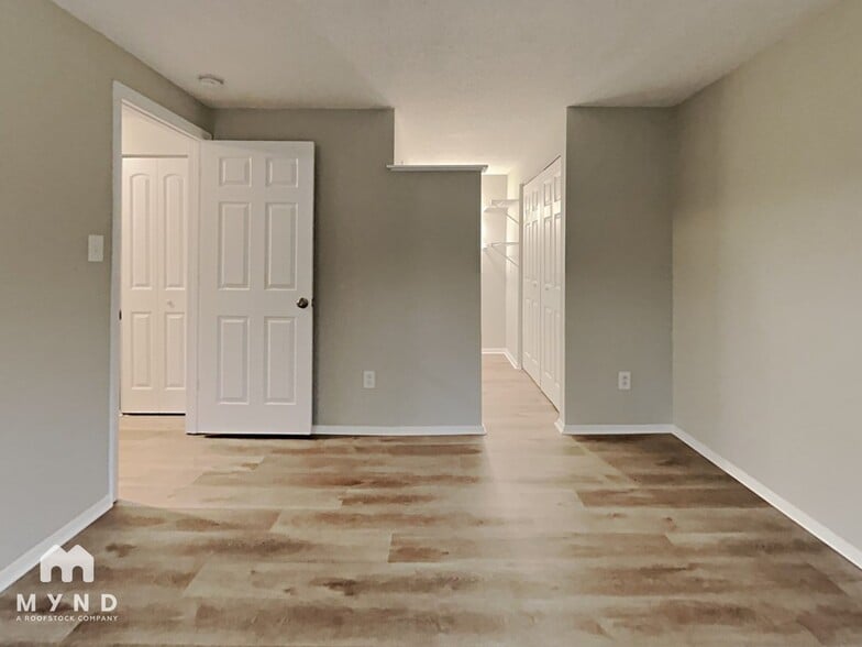 Building Photo - 6301 Ivory Palm Dr