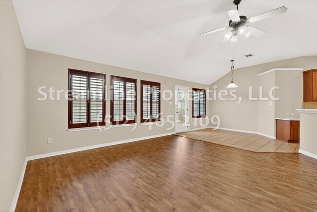 Building Photo - Spacious 4 Bedroom, 2 Bath - Open Layout!