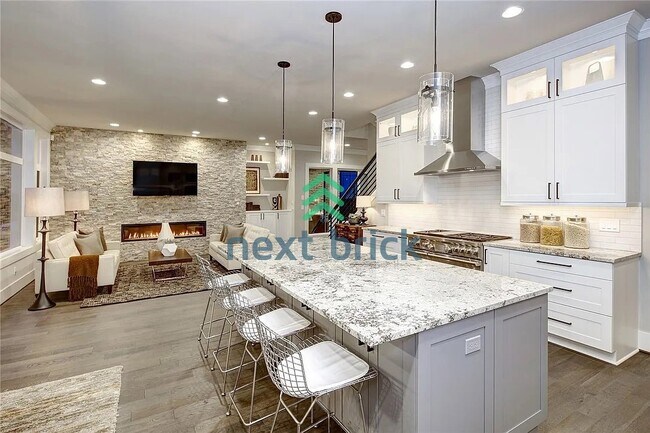Building Photo - Luxurious 5-Bed, 5-Bath Oasis in Bellevue's Prime Location!