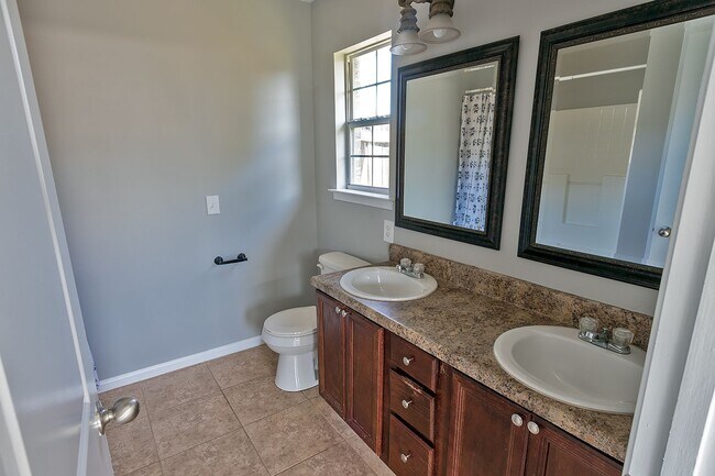 Building Photo - 364 McDonald Dr