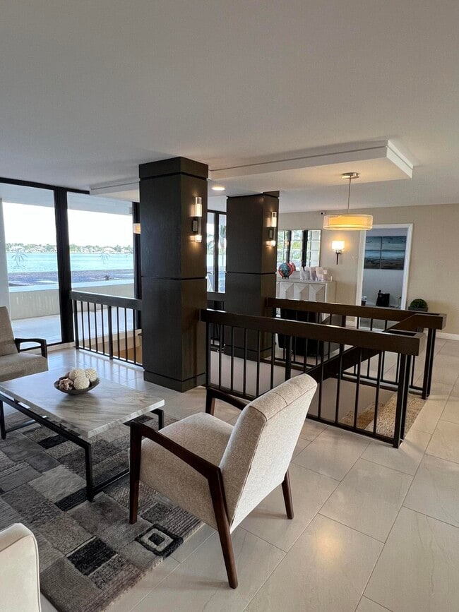 Building Photo - 132 Lakeshore Dr