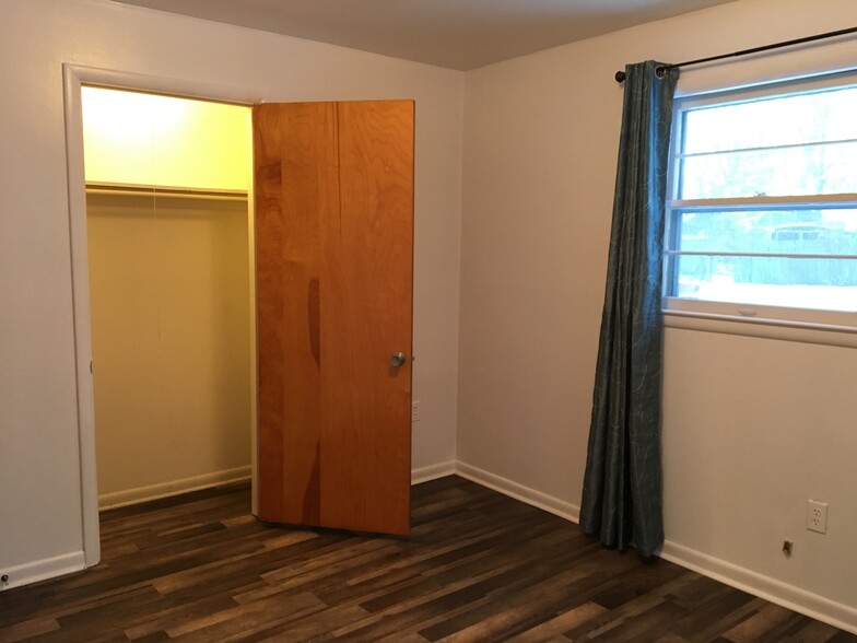 Building Photo - 1515 Kensington Dr