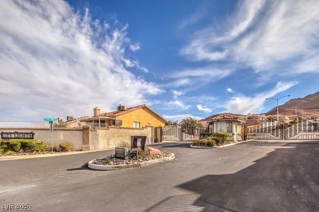 Building Photo - Gated Community, 1-Story, 3 Bedrooms Home ...