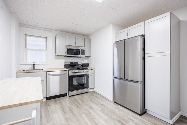 Building Photo - 35 Lawton St