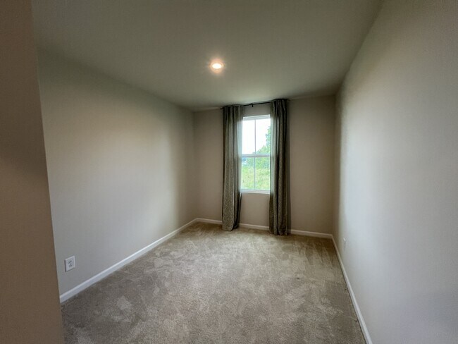 Building Photo - 1532 39th Ave Lp NE