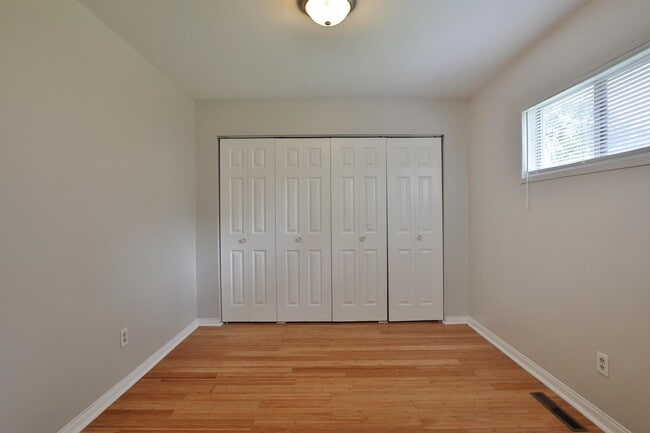 Building Photo - 2353 Hanna Dr