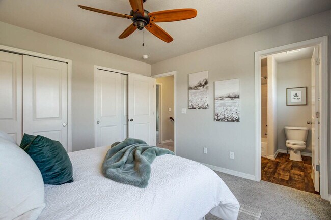 Building Photo - Charming 2-Bed, minutes to Fort Carson,  Peterson Space Force and downtown Colorado Springs.