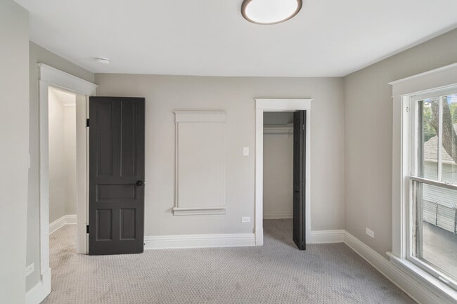 Building Photo - 1525 Burr Oak Rd