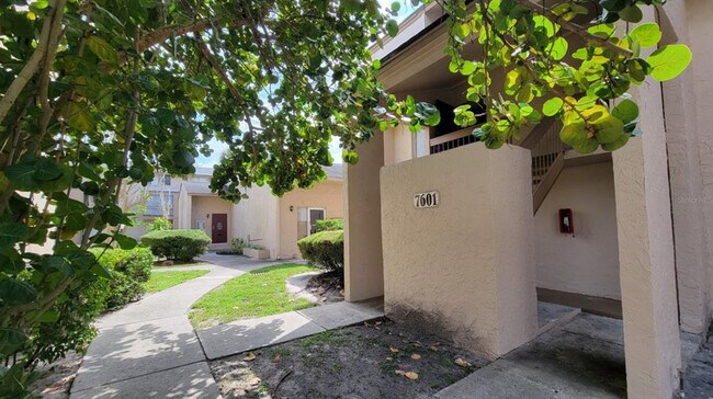 Building Photo - 7601 Abbey Ln