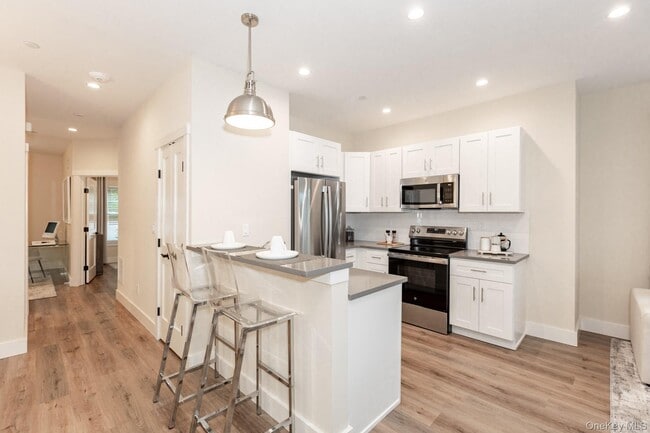 Building Photo - 1741 Deer Park Ave