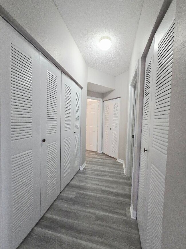 Building Photo - 280 Crestwood Cir